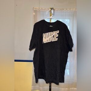 The Nike Tee Men’s 3XL Black & Tan Logo Short Sleeve Tee Shirt